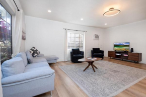 Modern 1BD Apartment in Prime Location